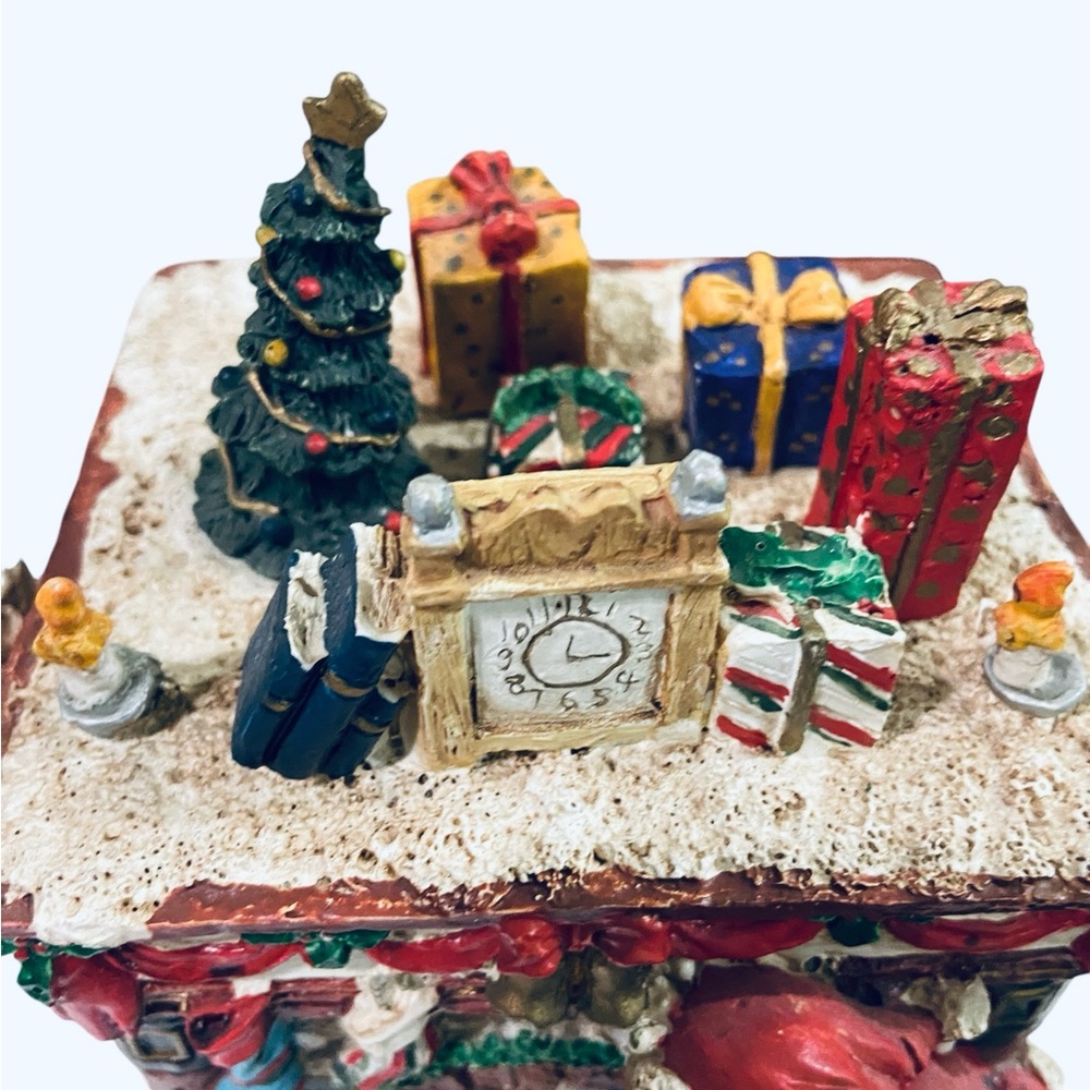 Vintage Christmas Teapot Shape Music Box Plays “Santa Clause Is Coming To Town” - Picture 3 of 9